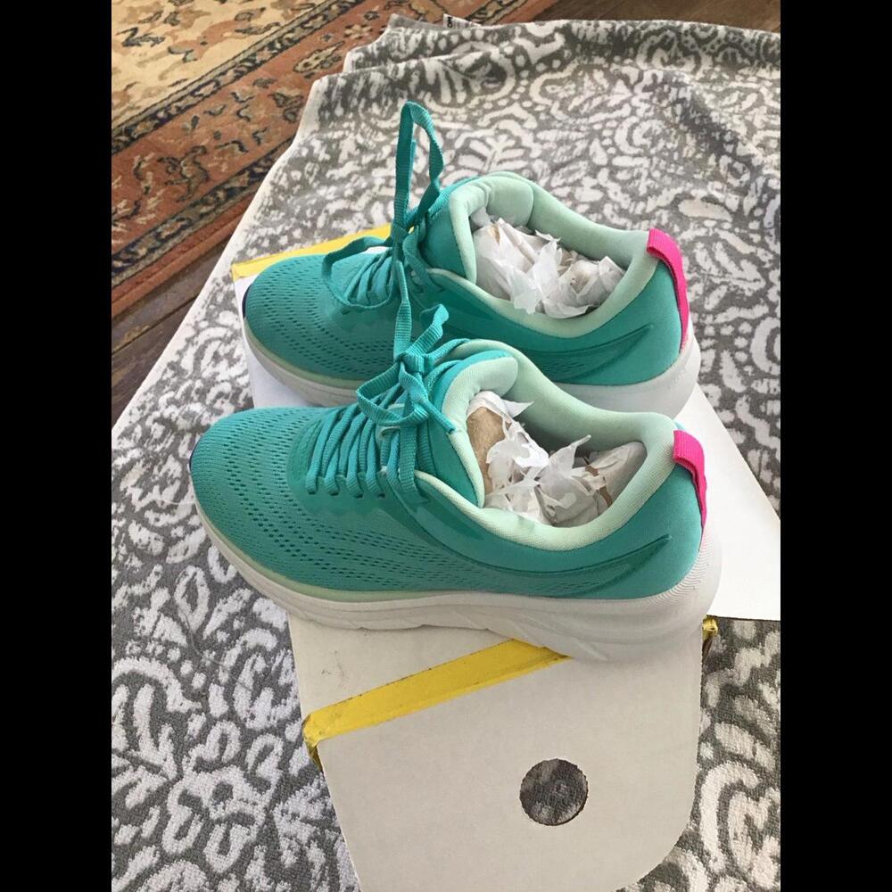 Easy spirit tennis shoes, lightly worn from hsn, 6, cute